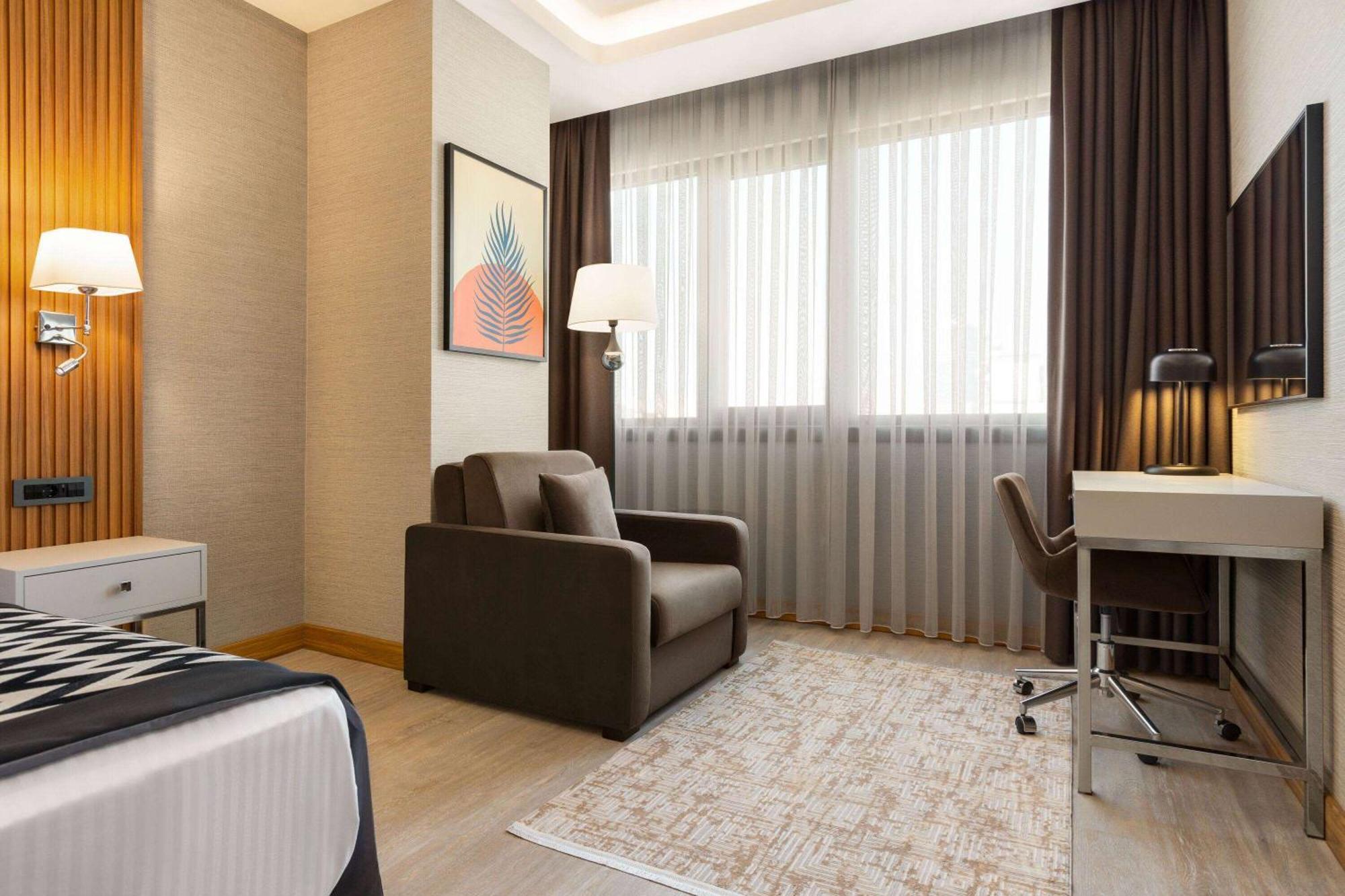 Ramada Encore By Wyndham Istanbul Sisli Exterior photo